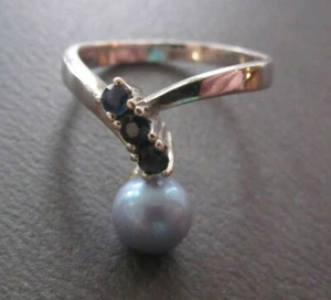 Damenring Ring Weißgold 585 Perle + 3 Saphire zus. 0,2 ct RG 59 - Picture 1 of 6