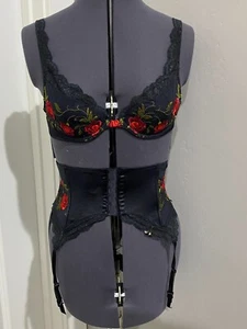 Victoria’s Secret 34B bra & matching medium lingerie - Picture 1 of 4
