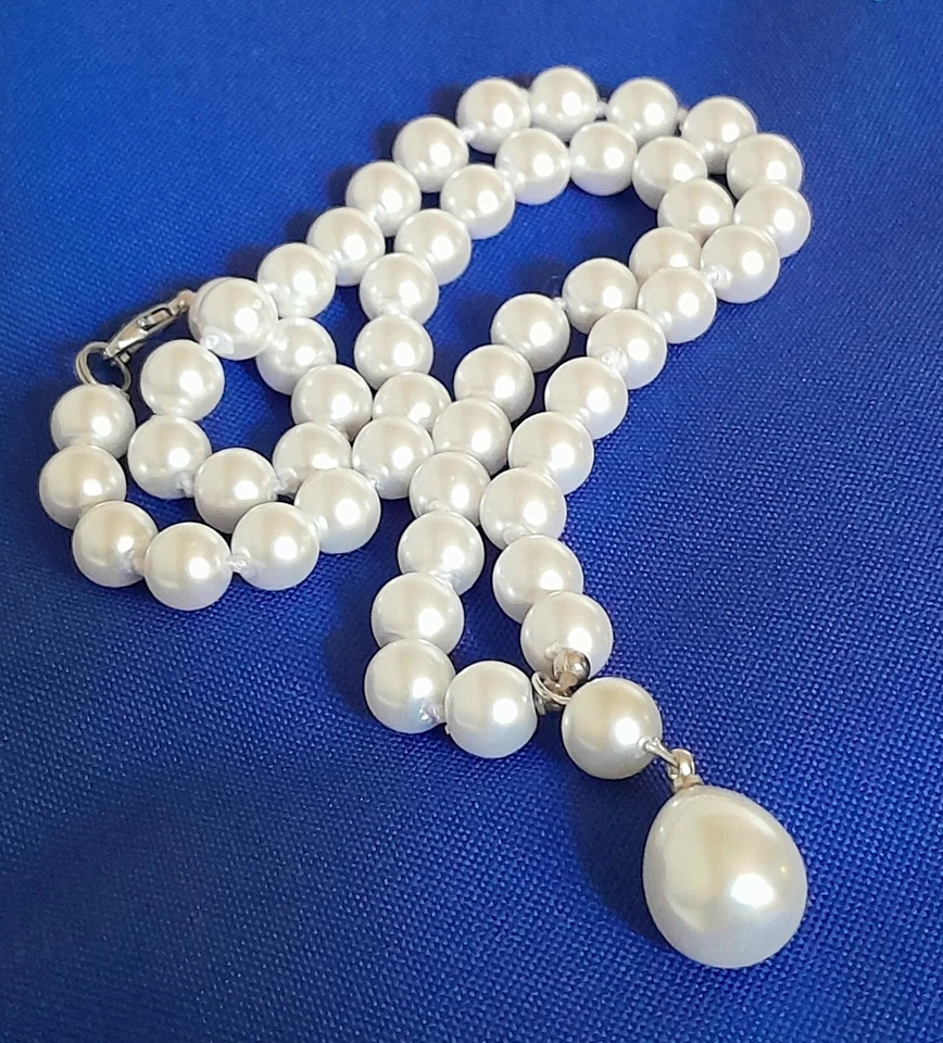COLLANA DONNA PERLE BIANCHE ANNODATA A MANO CON PENDENTE PERLA GOCCIA E ARGENTO - Immagine 1 di 4