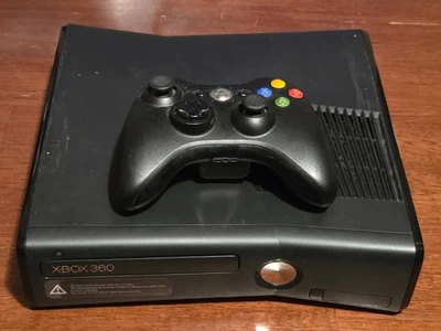 Consola Microsoft Xbox 360 S 4GB Negra con Mando - Probada y Funciona Foto 1 de 4