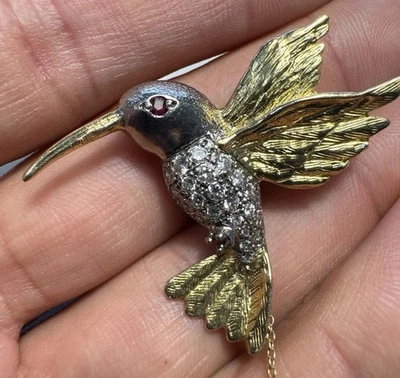 Broche Colibrí Vintage Oro Amarillo 18k Diamante y Rubí Colgante .80 Ct Natural Foto 1 de 4