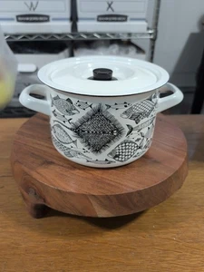 SMALTO RETRÒ FINEL FINLAND 1 Gal. PICCOLA PENTOLA CON COPERCHIO - PESCE - KAJ FRANCK - Foto 1 di 4