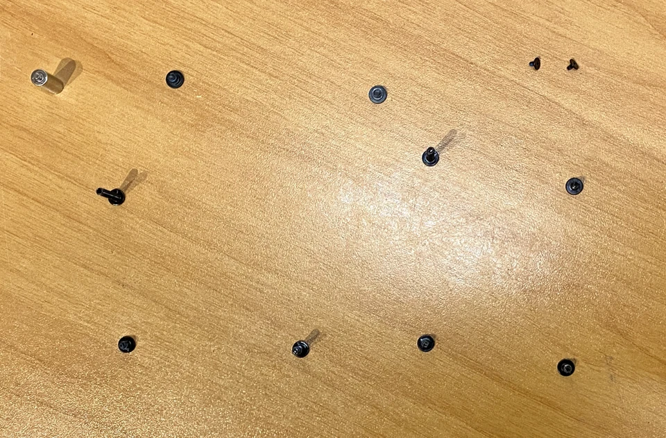 Schrauben für Logic Board iMac 27" 2017 A1419 - Bild 1 von 1