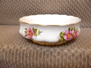 PARAGON CANADIAN PROVINCIAL FLOWERS  PATTERN SALAD /FRUIT / SERVING BOWL 22 CM - Picture 1 of 3