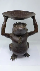 Vassoio da portata grande in ferro battuto artigianale indonesiano/balinese con campanella - Foto 1 di 4
