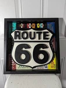 Route 66 Holz Metall Kunststoff Wandkunst gerahmt mit Mini Nummernschildern 15"x15"x2"  - Bild 1 von 4