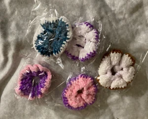 Handgefertigtes Chenille Scrunchie - Bild 1 von 1