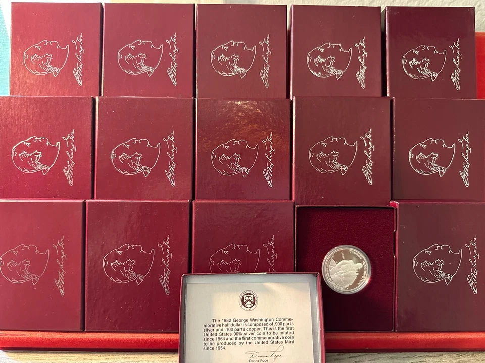 LOT of 15 SILVER 1982 Proof George Washington Half Dollars w/Boxes - Image 1 of 1
