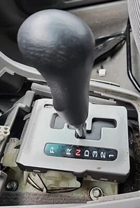 2003-08 SUBARU FORESTER AUTOMATIC GEAR SHIFT SELECTOR OEM - Picture 1 of 3