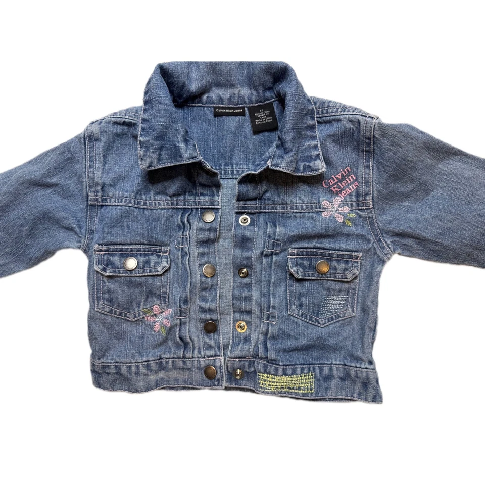 Chaqueta vaquera floral Calvin Klein Jeans para niñas pequeñas talla 3T Foto 1 de 4