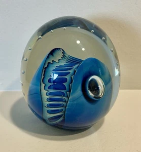 Robert Eickholt Large Paperweight 2001 WMAS Blue Reptile Eye Controlled Bubbles - Picture 1 of 15