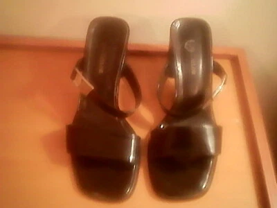 Ann Taylor Negro Charol Tirantes Espalda Sin Puntera Abierta Tacones 8M 3" Tacón Foto 1 de 4