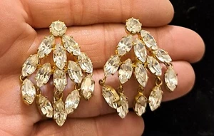 Stunning Vtg 1.5" Gold Tone Clip On Rhinestone Dangle Earrings - Picture 1 of 4