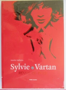 SYLVIE VARTAN - LIVRE "REVUE DE MODE" - NEUF SOUS BLISTER D'ORIGINE - Picture 1 of 2