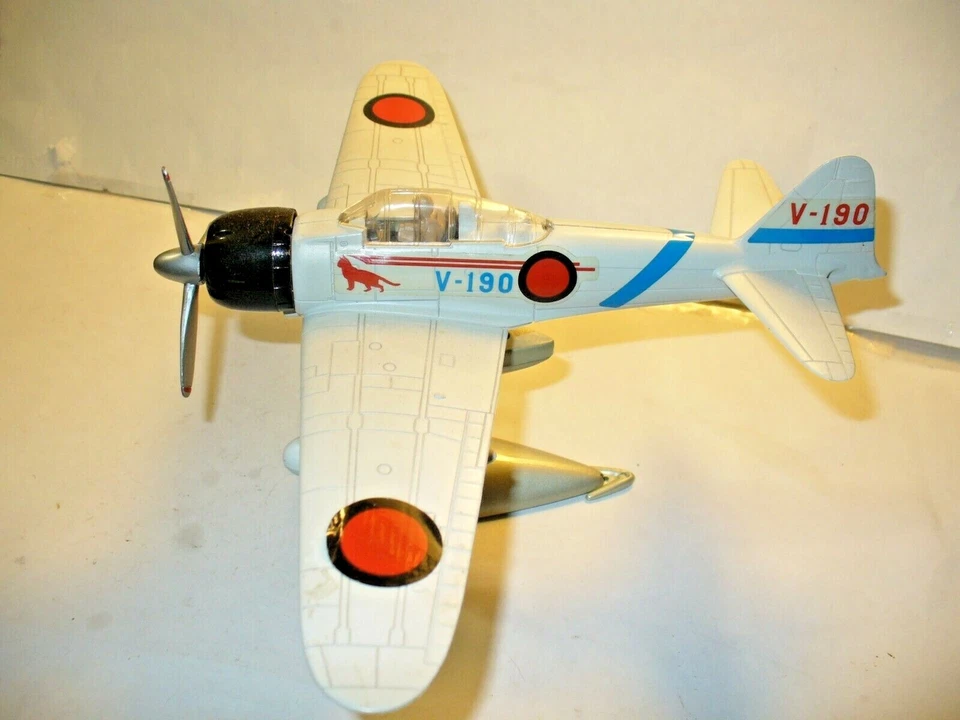 MITSUBISHI A-M "ZERO" modello in plastica scala 1/50 - Immagine 1 di 3