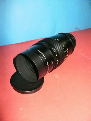 PENTACON 4/200mm – the German Doughnuts Bokeh Lens M42 mount with leather box  - Image 1 of 4