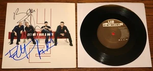 U2 GET ON YOUR BOOTS FULLY SIGNED UK 7" BONO LARRY ADAM EDGE ~ UACC REG DEALER - Picture 1 of 11