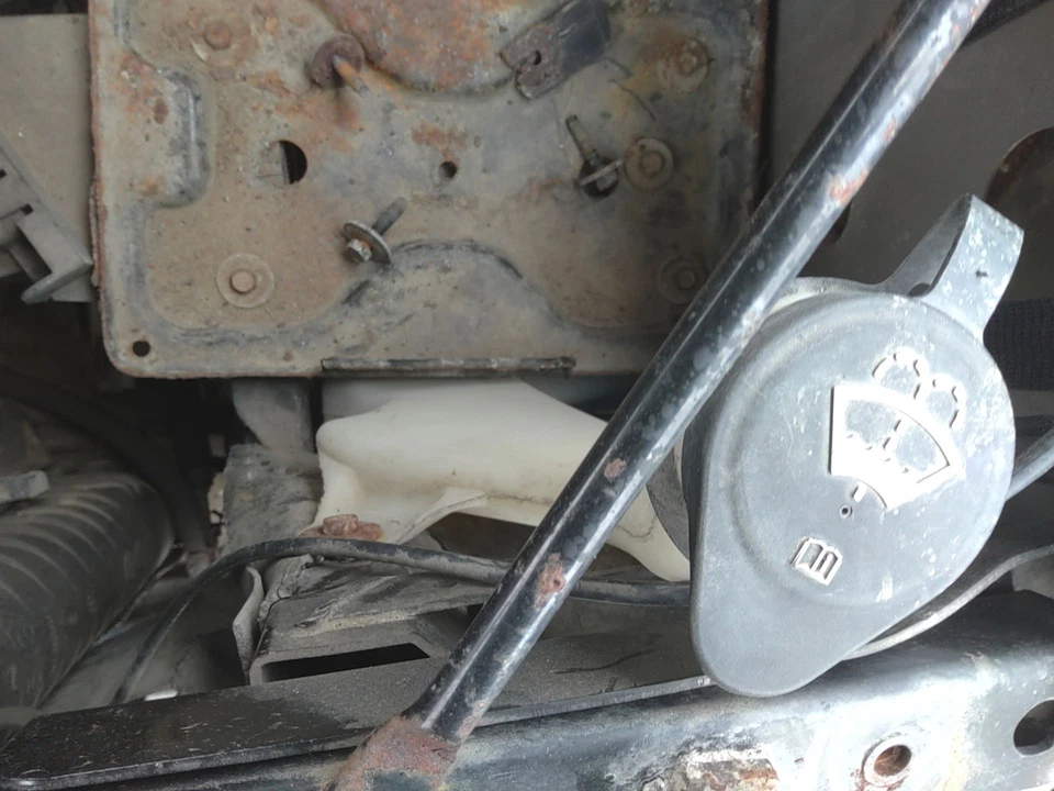 07 CHEVY TAHOE Washer Bottle - Image 1 of 1