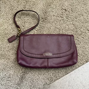Coach Campbell pochette da polso in morbida pelle bordeaux - Foto 1 di 7
