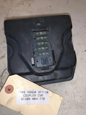 61306-MB4-770 CUBIERTA, SOPORTE CONECTOR 1986 HONDA V65 MAGNA VF1100 Foto 1 de 4