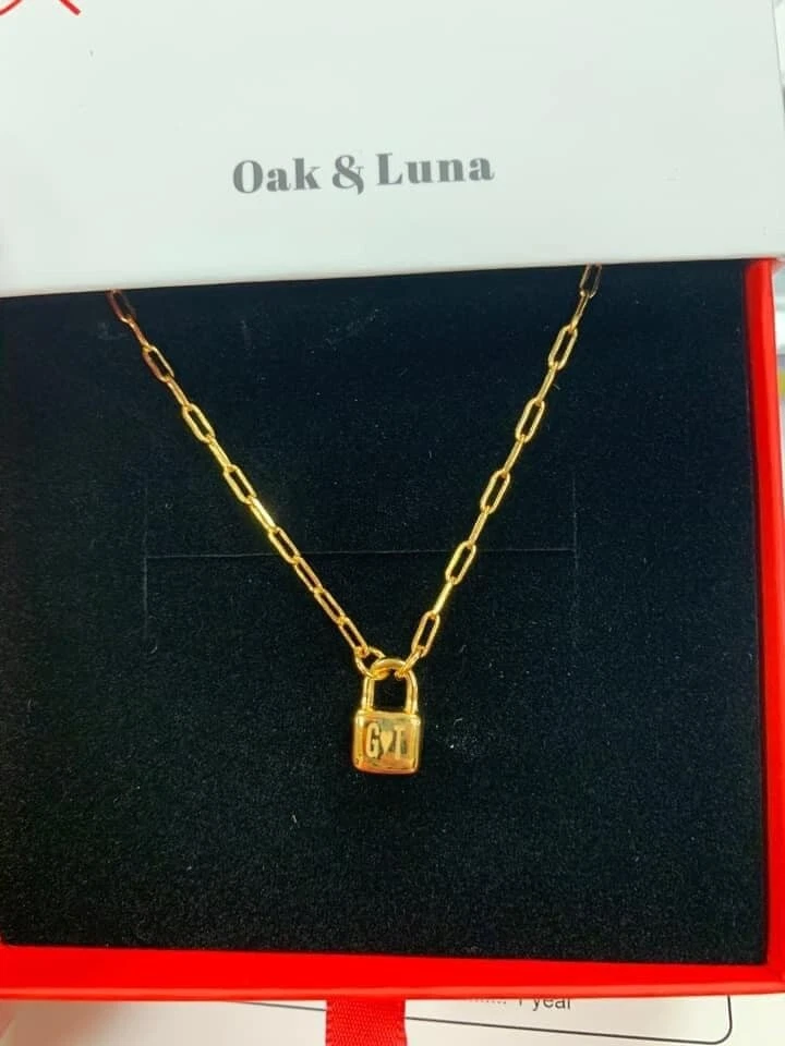 Collar roble y luna personalizado 'G&T" oro nuevo en caja  Foto 1 de 1