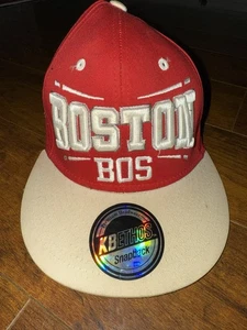 Rot-weiße KB Ethos Boston Snapback-Mütze.  - Bild 1 von 4