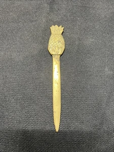 vintage brass letter opener with a pineapple design - Bild 1 von 10