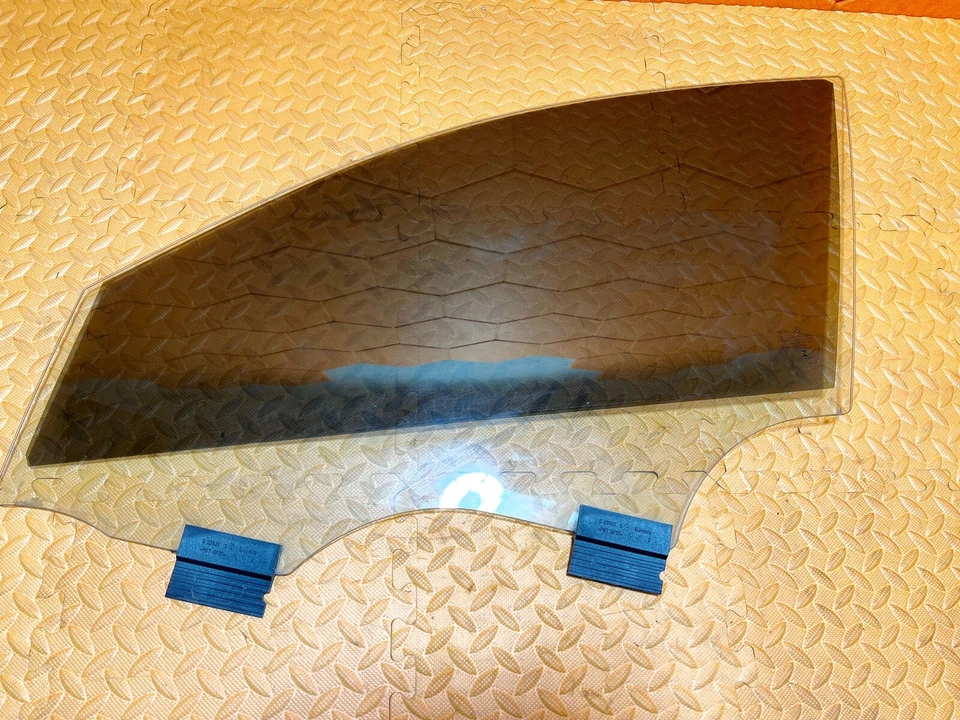 15-21 MERCEDES-BENZ C300 W205 FRONT LEFT DRIVER DOOR WINDOW GLASS TINTED OEM - Image 1 of 3