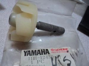1982-83 YAMAHA XZ550 XZ 550 VISION IMPELLER SHAFT NOS OEM P/N 11H-12450-01 - Picture 1 of 2