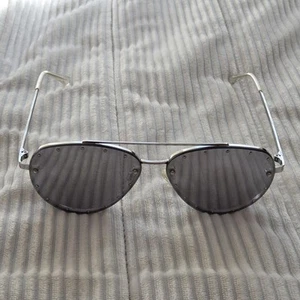 Gafas de sol Quay Australia Roxanne plateadas aviador plateadas espejadas fin de semana - Imagen 1 de 17