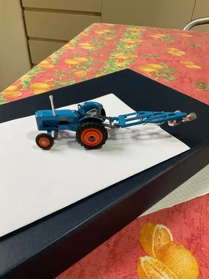 Corgi Toys Fordson Tractor + Ploug - Immagine 1 di 4