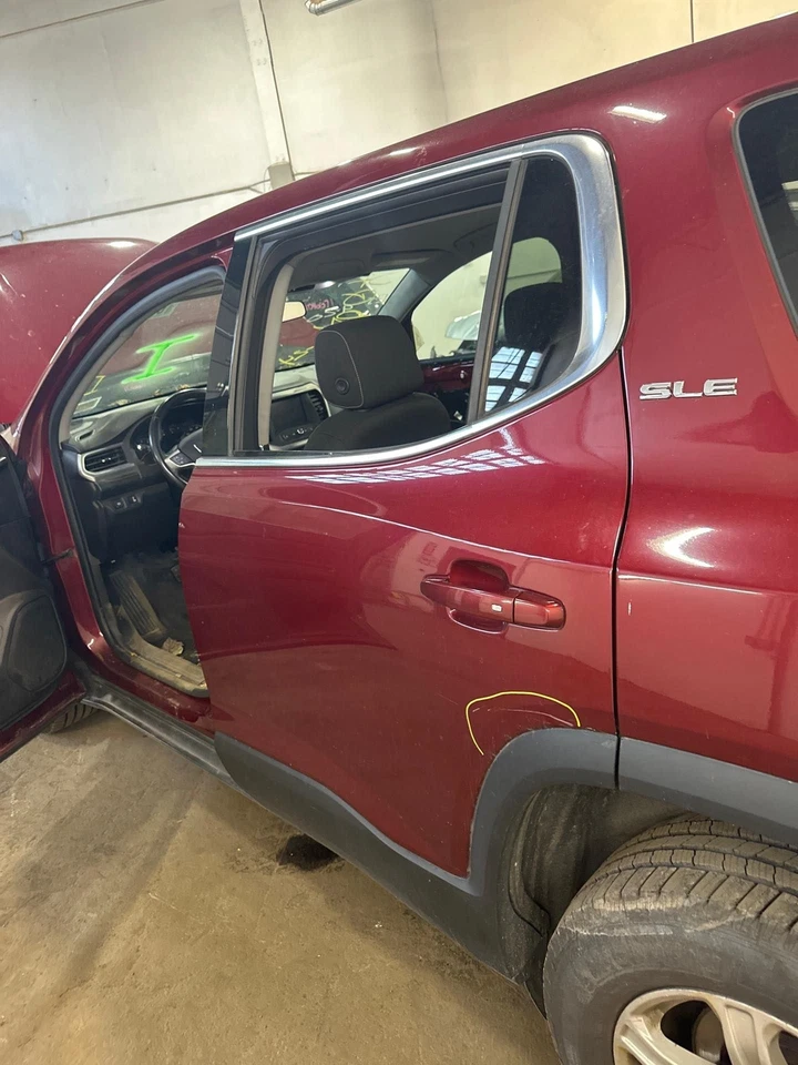 Used Rear Left Door Assembly Rear Side fits: 2018 Gmc Acadia Rear Left Grade B Foto 1 de 4