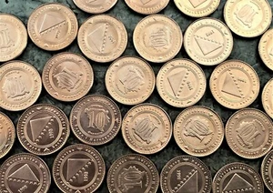WHOLESALE 100 BOSNIA HERZEGOVINA 10 FENINGA UNC COINS of 1998 with MAP KM # 115 - Picture 1 of 1