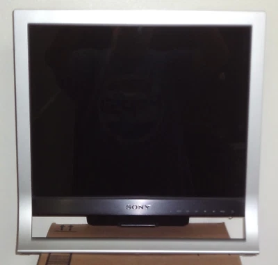 SONY SDM-HS75P TFT LCD 17" PC MONITOR 1280x1024 & DVI to HDMI CABLE RETRO GAMING - Image 1 of 4