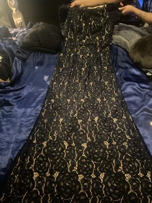 Vestido de renda Adrianna Papell tamanho 10 fora do ombro - Imagem 1 de 3