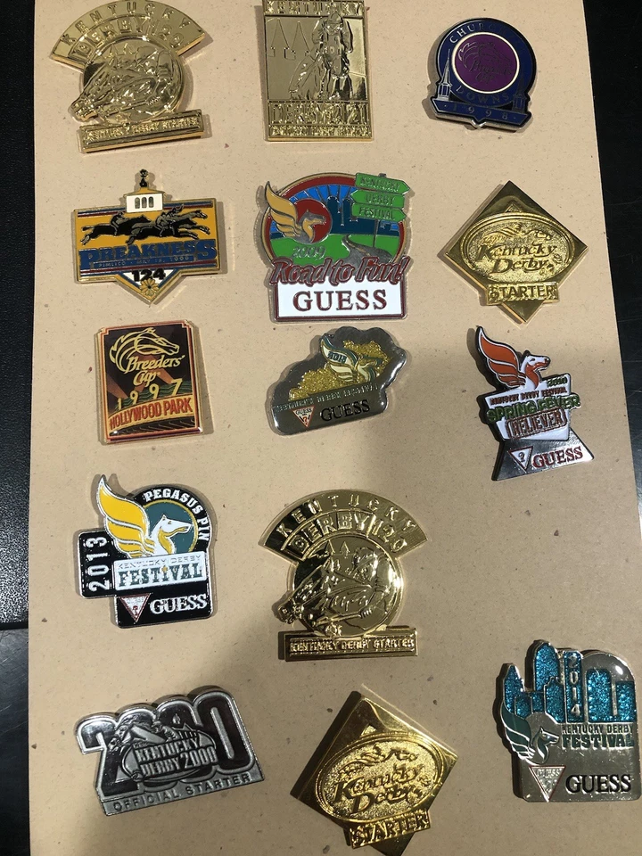 Prendedores de solapa y festival Kentucky Derby Starter, Belmont, prendedores de metal para taza de criadores Foto 1 de 1
