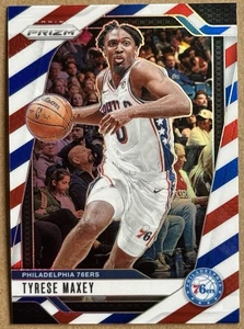2024-25 PANINI PRIZM TYRESE MAXEY ROSSO BIANCO E BLU PRIZM RWB #96 QUASI NUOVO + PHILA - Foto 1 di 2