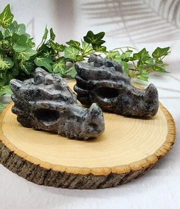 Yooperlite Dragon Skulls Set Of 2 UV Reactive Polished Gemstone Skull Carvings, - Picture 1 of 16
