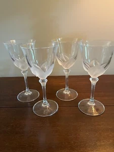 Four Cristal D'Arques - Durand FLORENCE Crystal Water Goblets - Frosted Petals - Picture 1 of 4