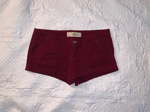 Hollister Solid Low Rise Chino Pockets Shorts Burgundy - Women's Size 5 - Picture 1 of 5