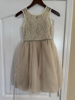 Vestido de festa/flor menina bege e dourado edição rara meninas tamanho 10  - Imagem 1 de 4
