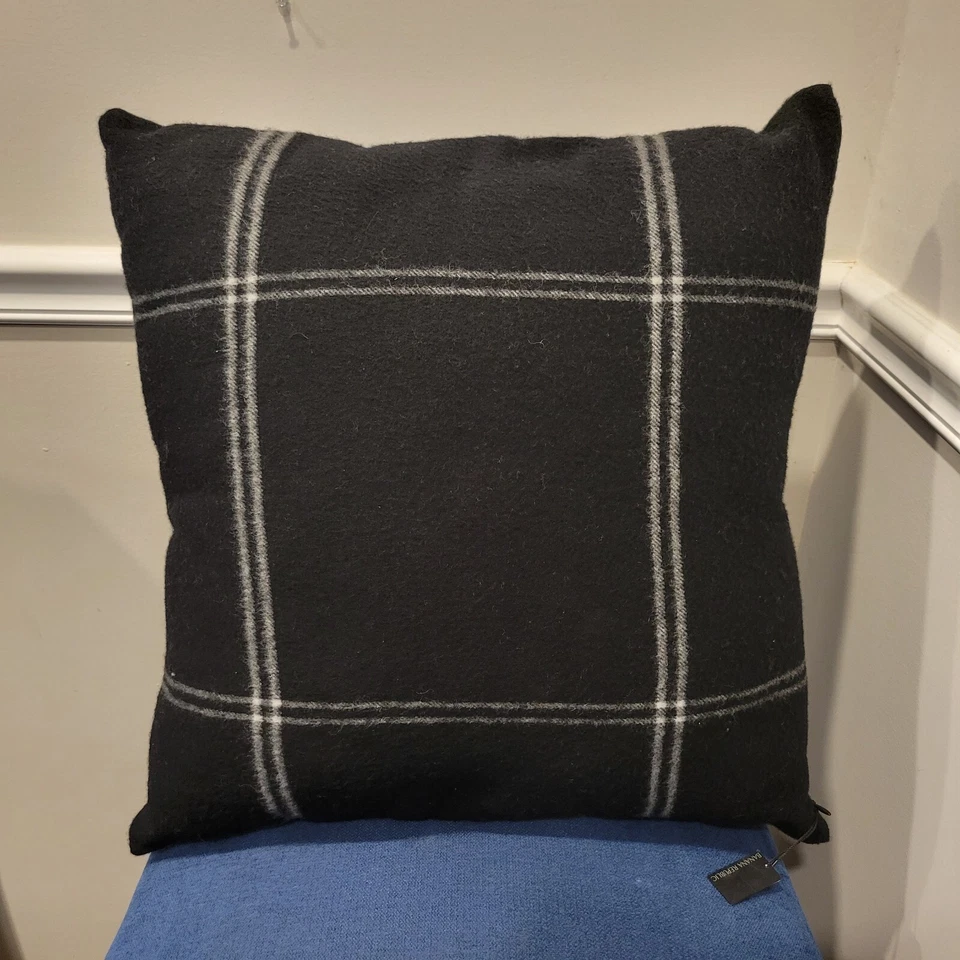 Banana Republic Home - Travesseiro xadrez de lã preto e branco - 20 × 20 polegadas - Novo - Imagem 1 de 4