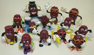 Figurine vintage anni 80 CALIFORNIA RAISINS lotto misto (di 13) batterista famiglia Hardee - Foto 1 di 10