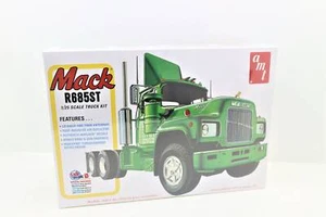 MACK Truck AMT Model Kit 1:25 Scale Green - Picture 1 of 4