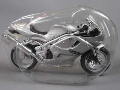 B714 Maisto China Triumph Daytona 955 I Moto Silver 1:18 New IN Blister Packs - Image 1 of 4