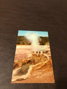 UNPOSTED POSTCARD - PUNCHBOWL SPRING - UPPER GEYSER BASIN - YELLOWSTONE PARK - Picture 1 of 2