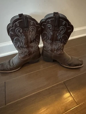 Women's Ariat Cowboy Boots with Blue Design Size 9C - Wide Width - Image 1 of 4