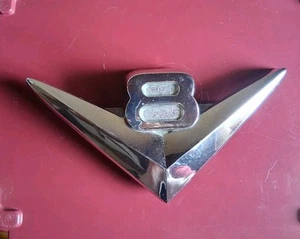 1956 FORD TRUCK ORIGINAL GRILLE EMBLEM V8 F100 F2 - Picture 1 of 10