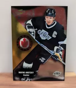 1995-96 Pinnacle Score Wayne Gretzky Border Battle 2 of 15 Los Angeles. Kings - Picture 1 of 2