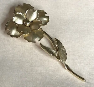 Beautiful Large 4" Gold tone Signed CORO Flower & Leaves Floral Brooch Pin - Picture 1 of 5